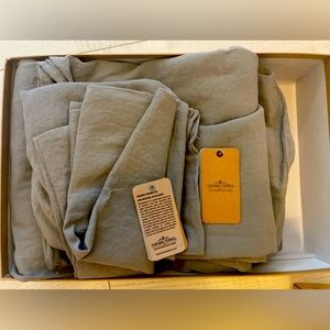 Tofino Towels king size duvet cover and 2 pillowcases. Linen.